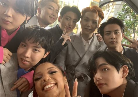 American Music Awards 2021: Chlöe Snaps A Selfie With BTS.